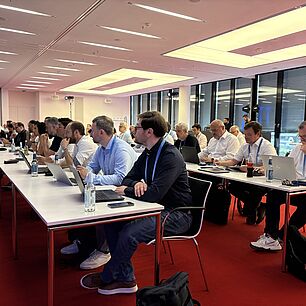 Foto von den Teilnehmern im Konferenzsaal der Automotive Lighting Conference 2026