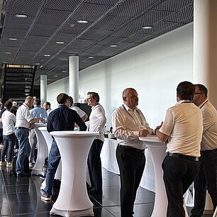 Teilnehmer in der Networking-Area der Automotive Lighting Conference 2026