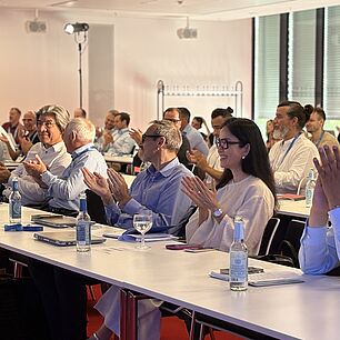 Teilnehmer am Applaudieren auf der Automotive Lighting Conference 2026