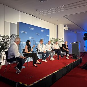 Panelisten auf der Bühne bei der Automotive Lighting Conference 2026