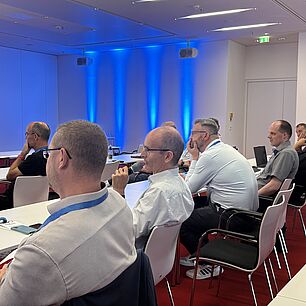 Christophe Pincemin stellt eine Frage aus dem Publikum bei der Automotive Lighting Conference 2026 in München